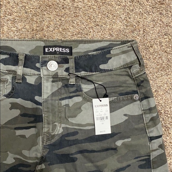 Express | Camo Skirt - Picture 2 of 6